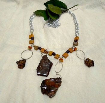 Collar corteza otoño
