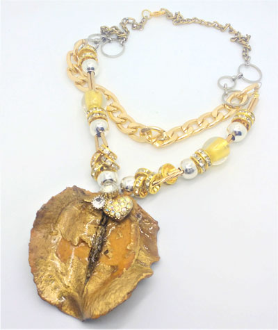 Collar jacaranda dorado