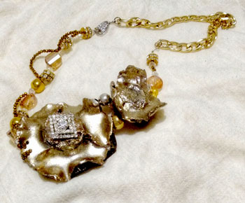 Collar coco dorado